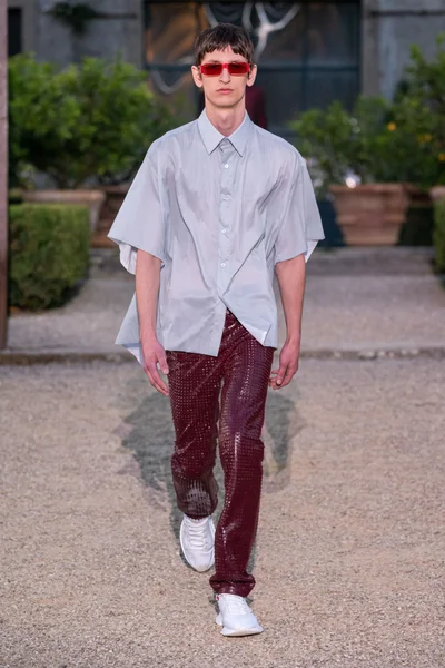 Look 24